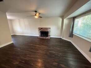 955 Woodvale Dr in Dixon, CA - Building Photo - Building Photo