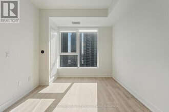 60 Central Park Roadway in Toronto, ON - Building Photo - Building Photo