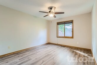 13734 Glenhurst Ln in Savage, MN - Building Photo - Building Photo