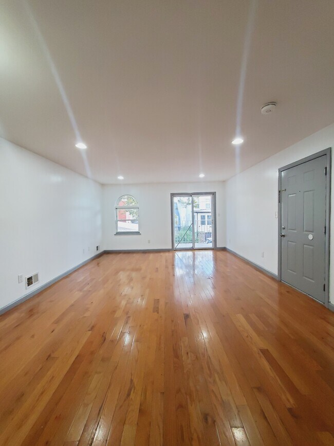 19 Parnell Pl, Unit G in Jersey City, NJ - Building Photo - Building Photo