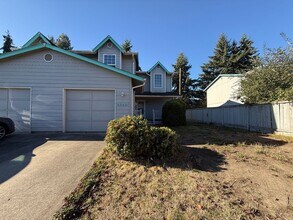15337-15339 Berry Valley Dr SE in Yelm, WA - Building Photo - Building Photo