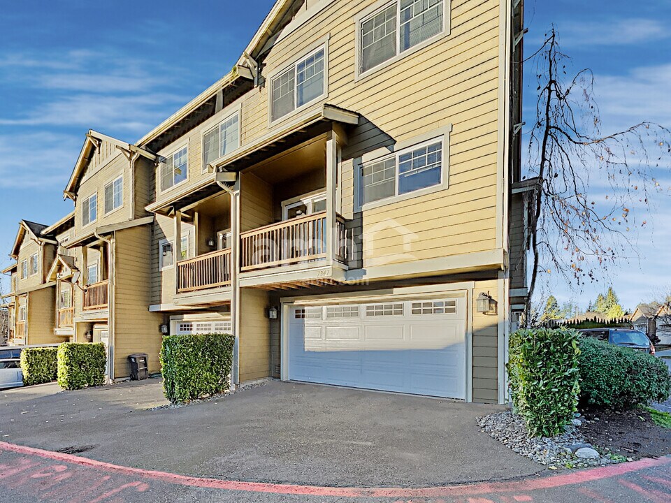 7347 Rainier Dr in Everett, WA - Foto de edificio