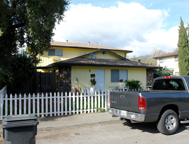 5099 Roma St in Santa Rosa, CA - Foto de edificio - Building Photo