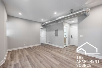 3124 W Logan Blvd, Unit 1R in Chicago, IL - Foto de edificio - Building Photo