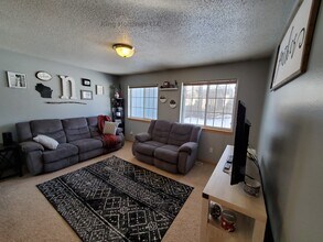 4907 South Tennis Lane in Sioux Falls, SD - Foto de edificio - Building Photo
