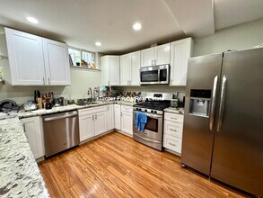 227 Norfolk St, Unit 231-2 in Cambridge, MA - Building Photo - Building Photo