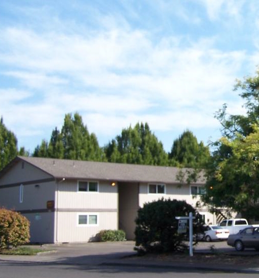 Adams Apartments in McMinnville, OR - Building Photo