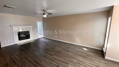 4077 Laurelwood Dr in Jacksonville, FL - Building Photo - Building Photo