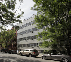 150 W 74th St in New York, NY - Building Photo