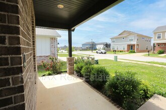 1736 W Broadway Pl in Rogers, AR - Building Photo - Building Photo