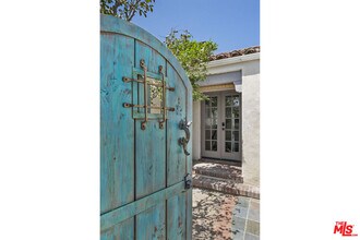 931 Micheltorena St in Los Angeles, CA - Building Photo - Building Photo