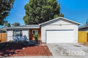 1508 Crestview Dr in Antioch, CA - Building Photo