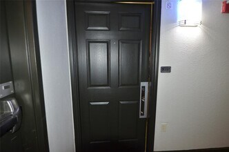 1025 Swanson St-Unit -207 in Houston, TX - Building Photo - Building Photo