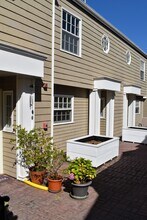 1555 Cherry St, Unit #3 in San Carlos, CA - Foto de edificio - Building Photo