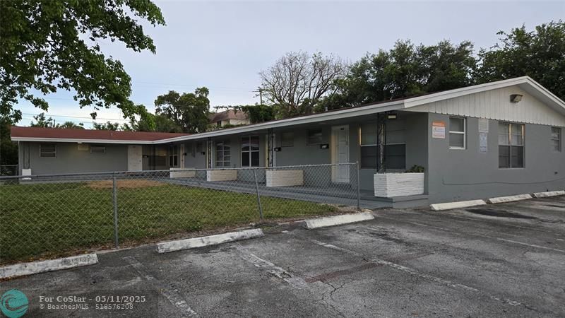 1874 NE 161st St in North Miami Beach, FL - Building Photo
