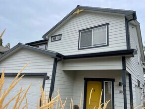 100 McCully Ln in Jacksonville, OR - Building Photo - Building Photo