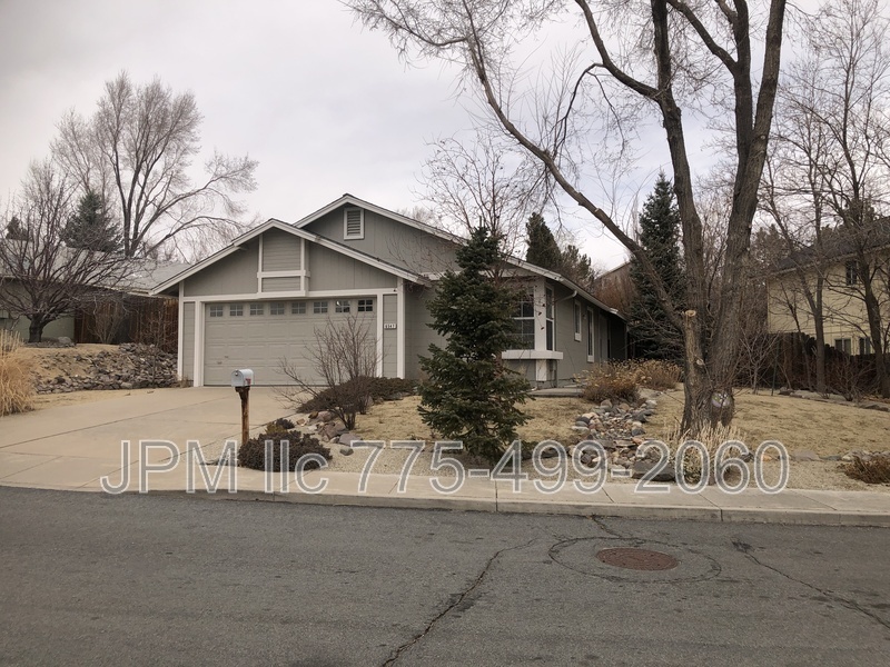 6547 Fall River Cir in Reno, NV - Building Photo