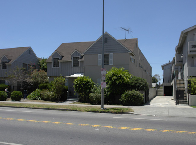 135 N Normandie Ave in Los Angeles, CA - Foto de edificio - Building Photo