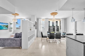 4100 Salzedo St, Unit 519 in Coral Gables, FL - Foto de edificio - Building Photo