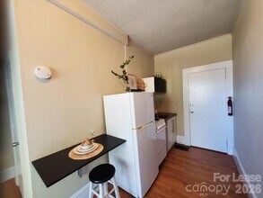 823 Central Ave, Unit 6 in Charlotte, NC - Foto de edificio - Building Photo