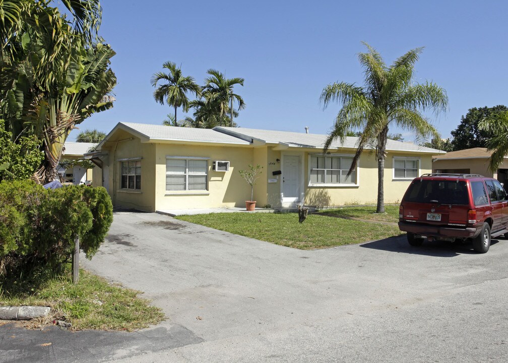 1545 NE 124th St in Miami, FL - Building Photo