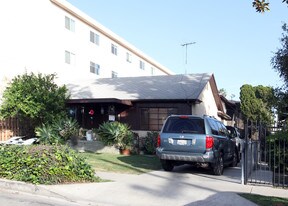 Santa Fe Apartments in North Hollywood, CA - Building Photo