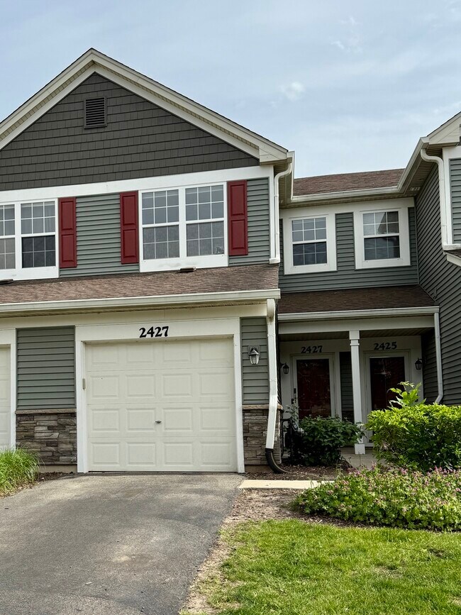2427 Golf Ridge Cir in Naperville, IL - Building Photo - Building Photo