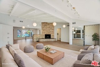 19732 Henshaw St in Los Angeles, CA - Building Photo - Building Photo