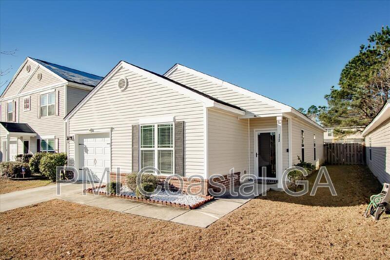 11 Summer Lake Way in Savannah, GA - Building Photo