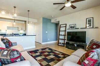 4605 Cedar Springs Rd, Unit Westside Condos in Dallas, TX - Foto de edificio - Building Photo