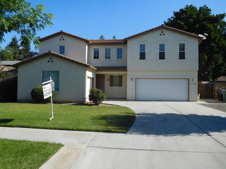 4726 W Concord Ave in Visalia, CA - Building Photo