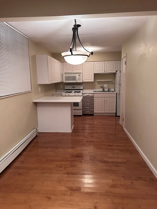 1653 Cass Lake Rd Rentals in Keego Harbor, MI