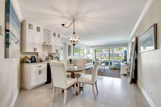 68 Yacht Club Dr in North Palm Beach, FL - Foto de edificio - Building Photo