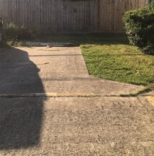 6310 S Briar Bayou Dr in Houston, TX - Building Photo - Building Photo