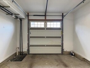 50 Sintsink Dr E in Port Washington, NY - Building Photo - Building Photo