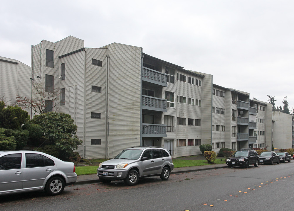 Canyon Estates Condominiums in Tukwila, WA - Building Photo