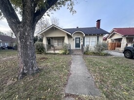 215 N Washington St in San Angelo, TX - Building Photo