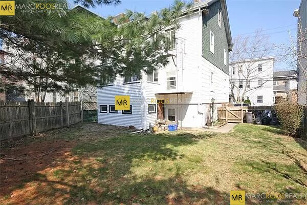 40 Plymouth St, Unit 2 in Cambridge, MA - Foto de edificio - Building Photo