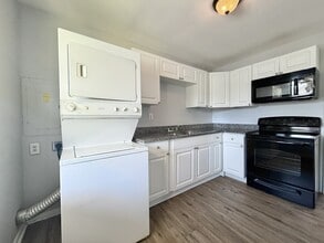 1045 11th Ave NW in Largo, FL - Building Photo - Building Photo