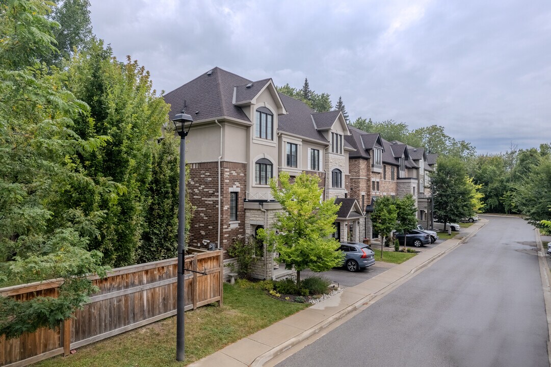 1214 Azinger Ln in Mississauga, ON - Building Photo