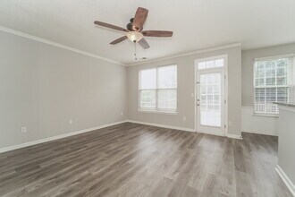 4705 Fox Thorne Dr in Charlotte, NC - Foto de edificio - Building Photo