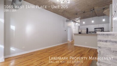 1069 W 14th Pl-Unit -Unit 205 in Chicago, IL - Foto de edificio - Building Photo