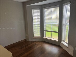 777 Riverside Dr in Coral Springs, FL - Building Photo - Building Photo