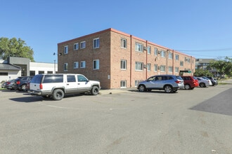 3826 Stinson Blvd NE in Columbia Heights, MN - Building Photo - Building Photo