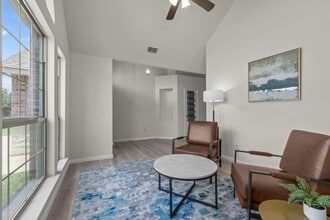 3330 Shining Light Dr in Dallas, TX - Building Photo - Building Photo
