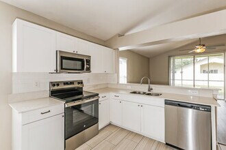 6934 Waterbrook Ct in Gibsonton, FL - Building Photo - Building Photo