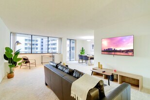 320 23rd St S in Arlington, VA - Building Photo