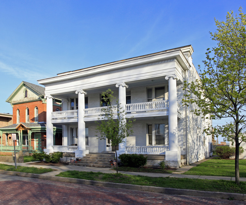 118 Division St in Elkhart, IN - Building Photo