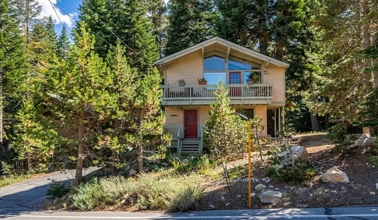 2299 Old Mammoth Rd in Mammoth Lakes, CA - Building Photo