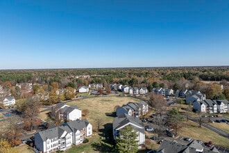 Laurel Oaks Condos in Glen Allen, VA - Building Photo - Building Photo